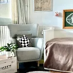 Parisian Crimee Cozy Studio